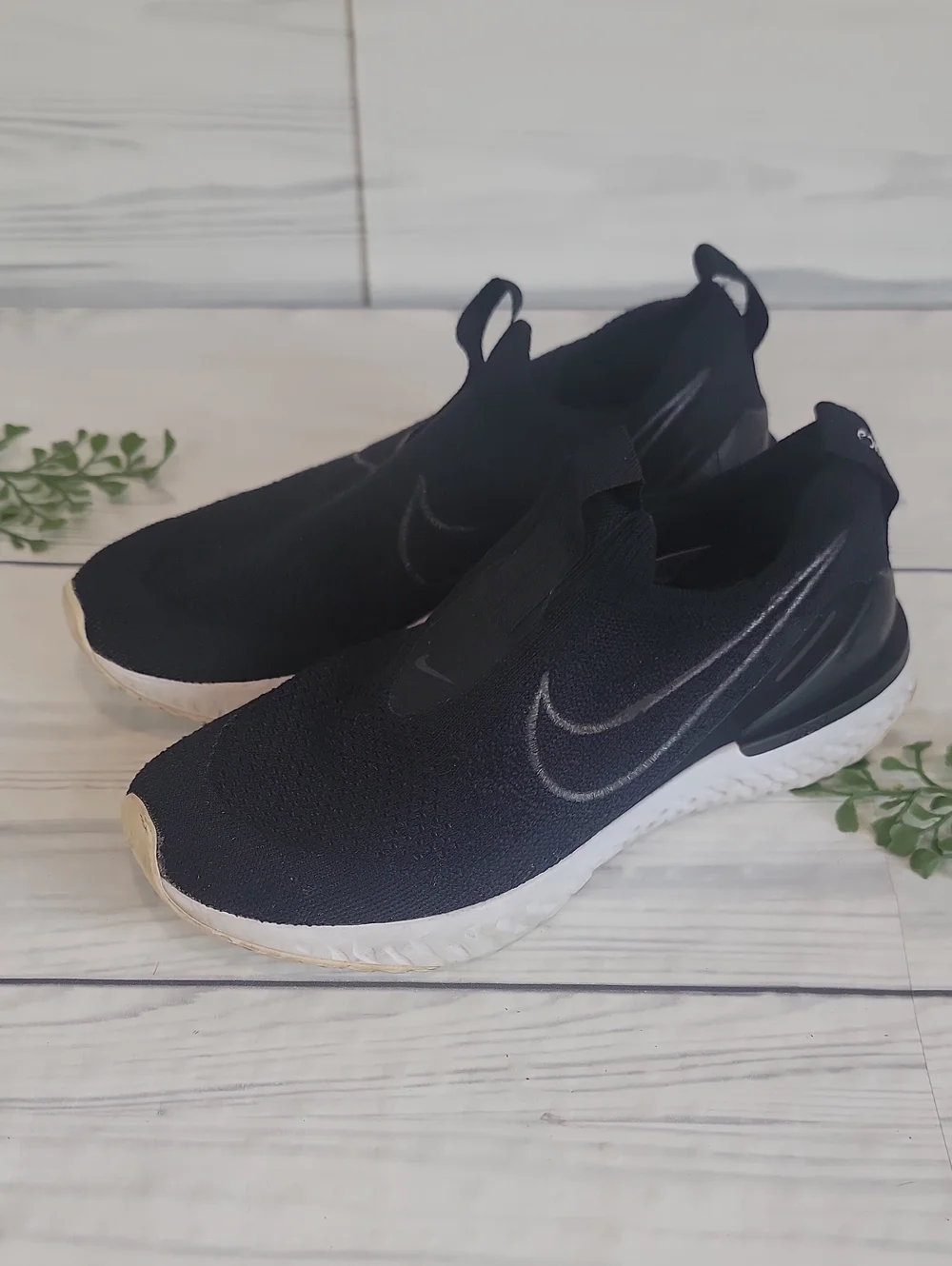 Nike Epic Phantom React Flyknit Black Slip-On Running Sneakers Womens Size 6.5